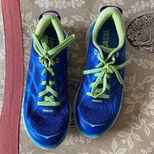 Hoka One's running shoes (size 5)